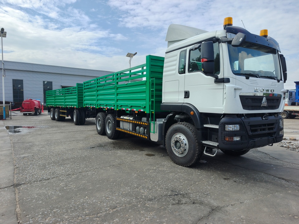 Derun kendaraan Howo TX400 truk lan treler dikirim menyang Ethiopia