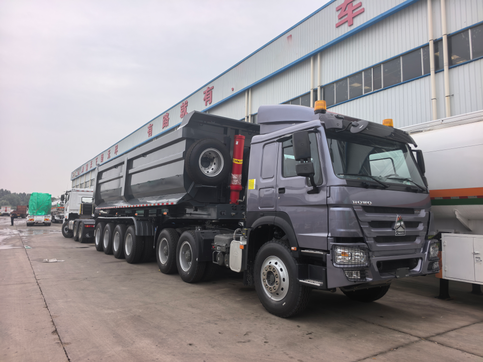 Trailer mbuwang kendaraan kendaraan dikirim menyang Algeria