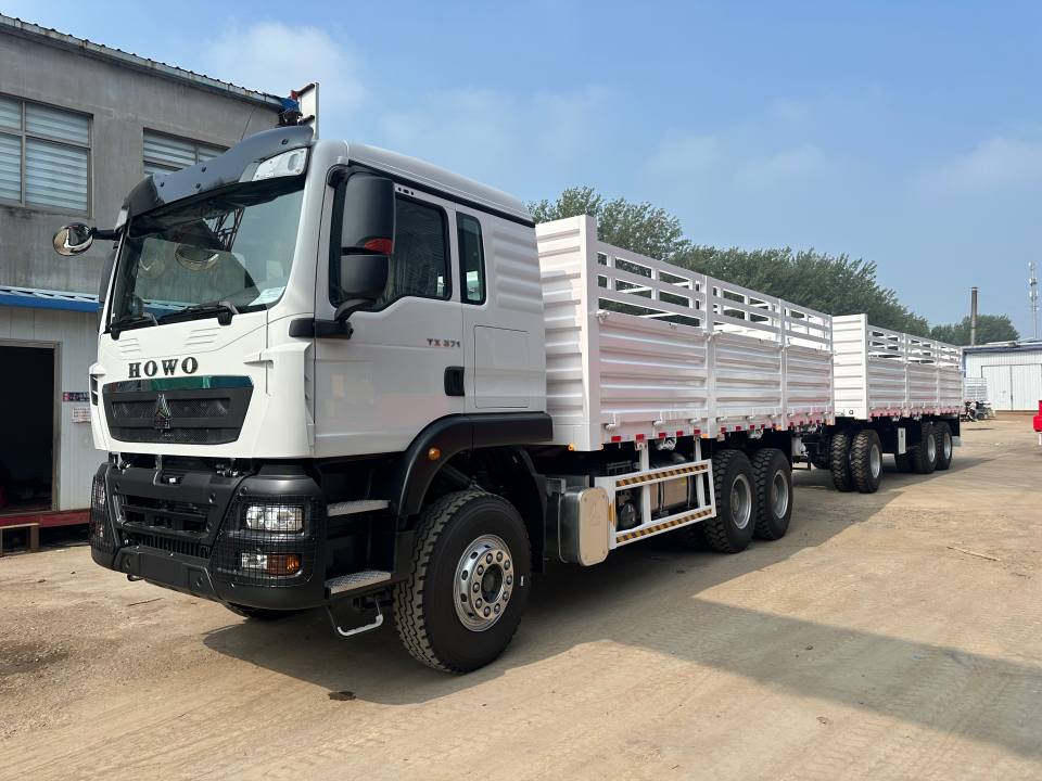 Perusahaan kendharaan Derun ngirim 5 howo tx truk menyang Uganda