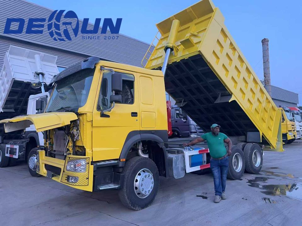 Pelanggan Gabon teka ngunjungi Pabrik Sinotruk