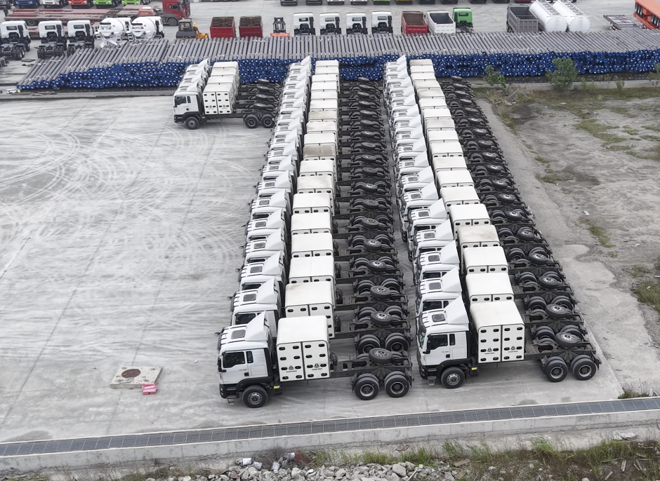 Layanan pangiriman sing konsisten entuk pangenalan luwih! 40 truk traktor Sinotruk TX 6x4 CNG kasil dikirim menyang Nigeria.