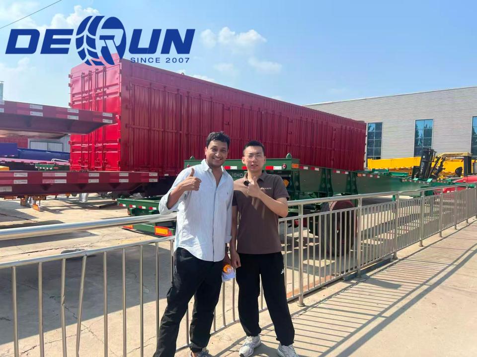 Pelanggan Australia mriksa Semi-Trailer Flatbed 3 Gandar ing Pabrik Derun